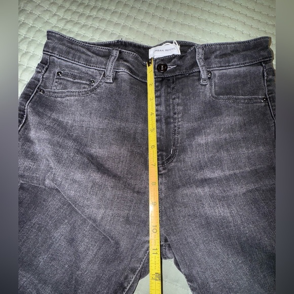 Urban Revivo Jeans Sz 4 High Rise Skinny Black Fade Ripped Raw Hem Stretch - Picture 6 of 10